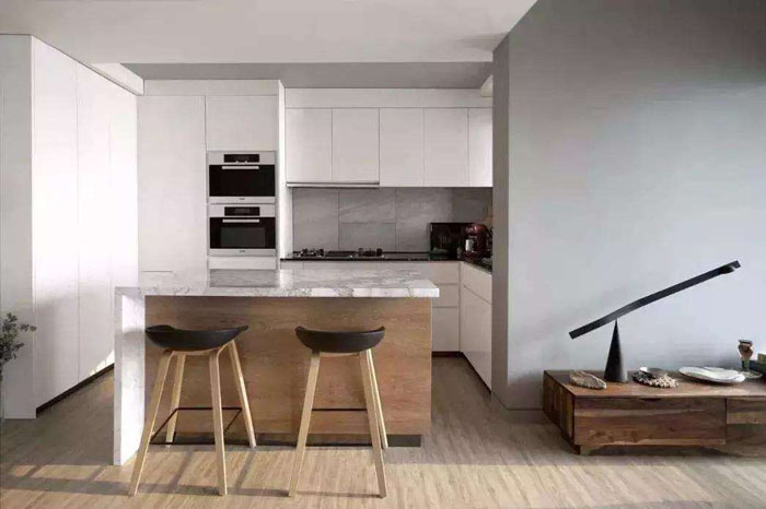 色泽差别的大理石发霉后怎么处理呢?