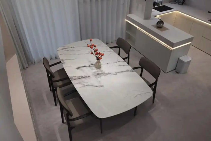 石材餐桌的一些相关特性及优点